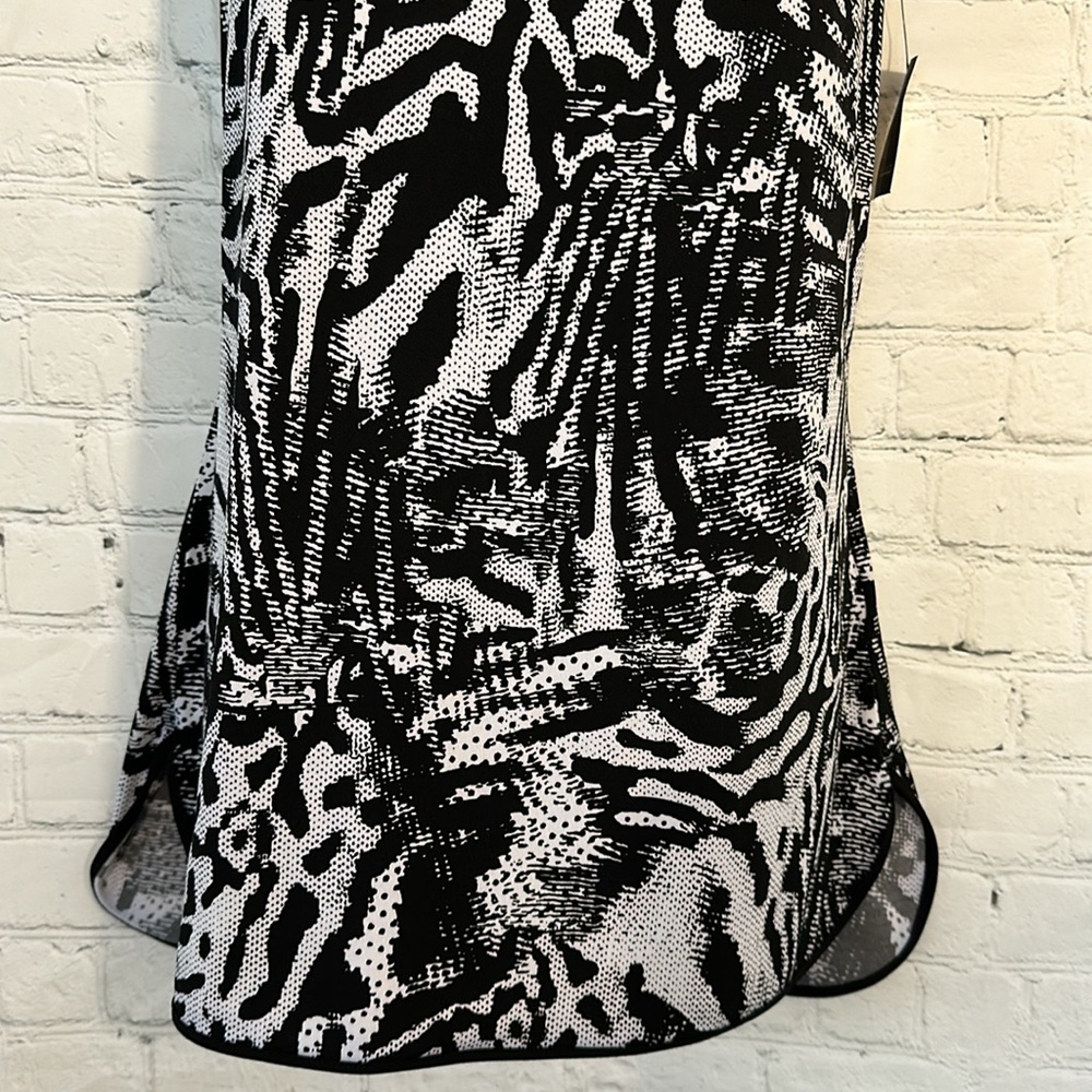 Tahari black and white animal print top - Picture 3 of 8